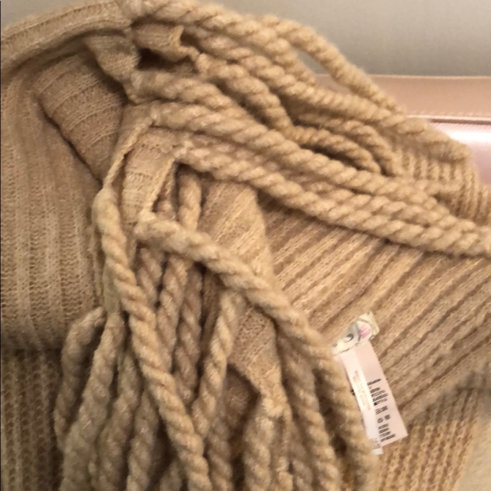 NWT Free People Scarf / wrap - Picture 5 of 5
